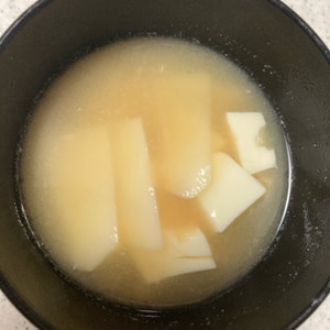 豆腐と山芋の味噌汁